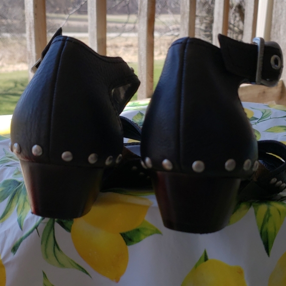 Vince Camuto black sandals - Picture 5 of 8